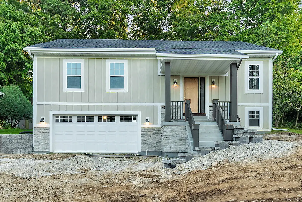 624 S Kettle Moraine Dr, Slinger, WI 53086 - Image #1