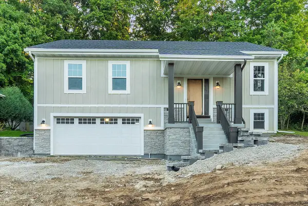 624 S Kettle Moraine Dr, Slinger, WI 53086