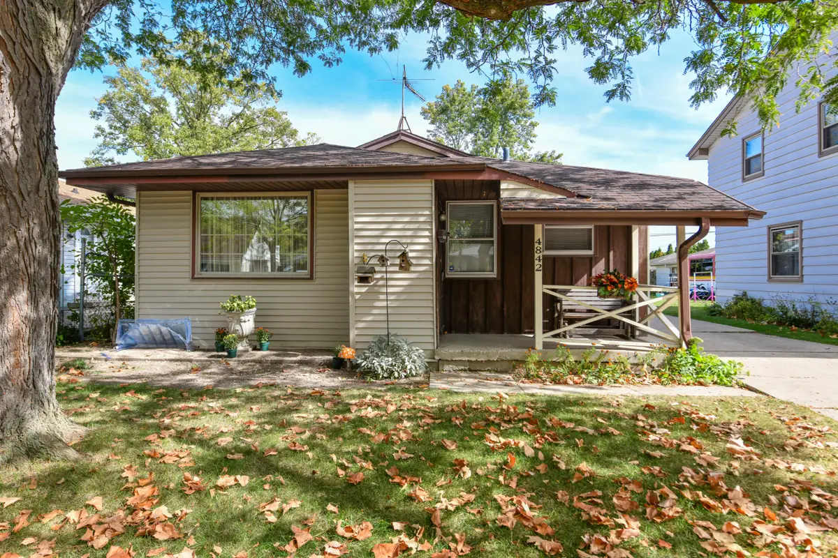 4842 N 104th St, Milwaukee, WI 53225 - Image #1