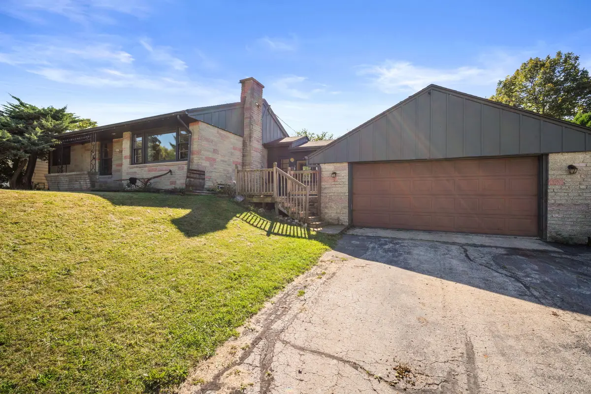 2403 W Alvina Ave, Milwaukee, WI 53221 - Image #1