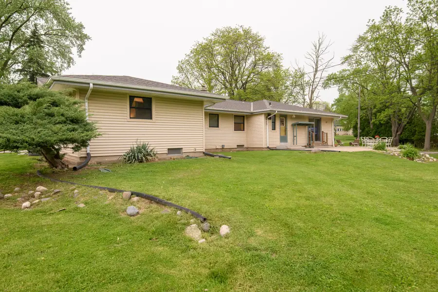 N10W23564 Robinhood Ct, Pewaukee City, WI 53188 - Image #2