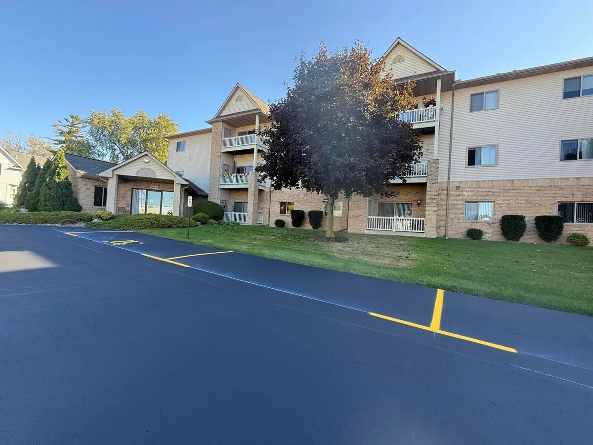 218 Third St, Hartford, WI 53027 - #1