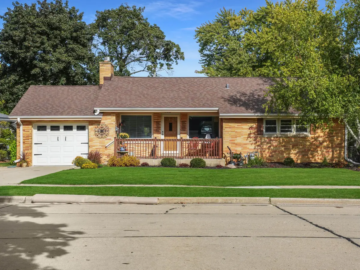 315 Merrie Ln, Racine, WI 53405 - #1