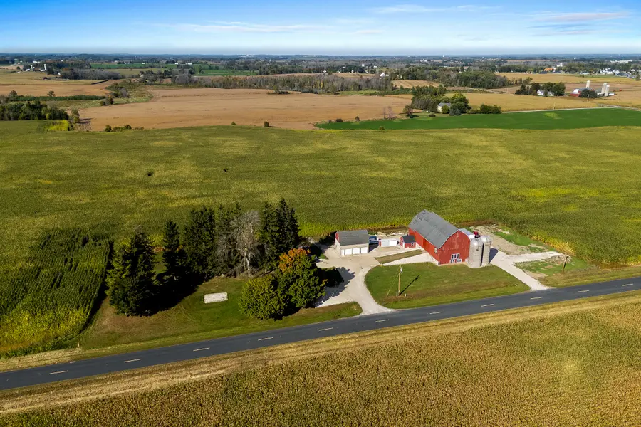 8226 Wilharms Rd, Newton, WI 54220 - Image #3