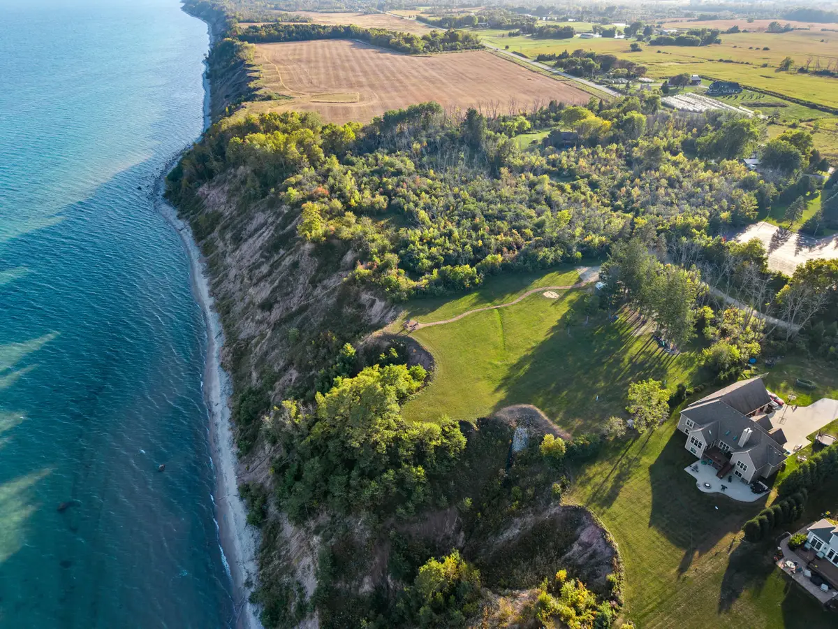 2504 N Lake Shore Rd, Port Washington Town, WI 53024 - Image #1