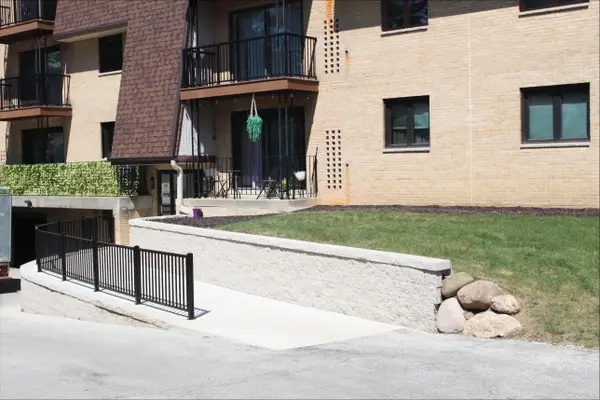 3239 S 58th St, Milwaukee, WI 53219