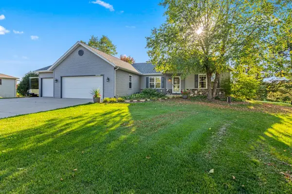 W381N8381 Rolling River Ct, Oconomowoc, WI 53066