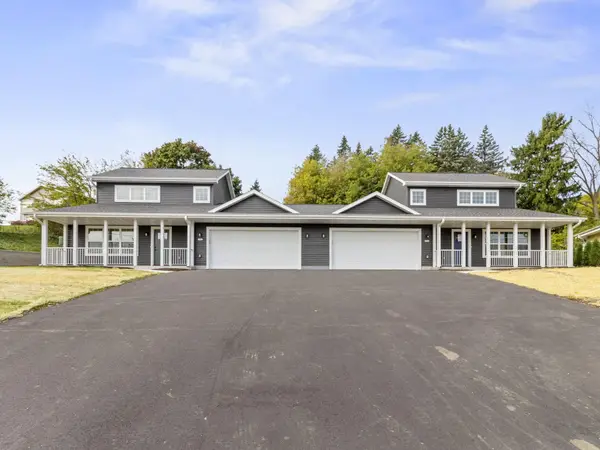 1904 River Dr, West Bend, WI 53090