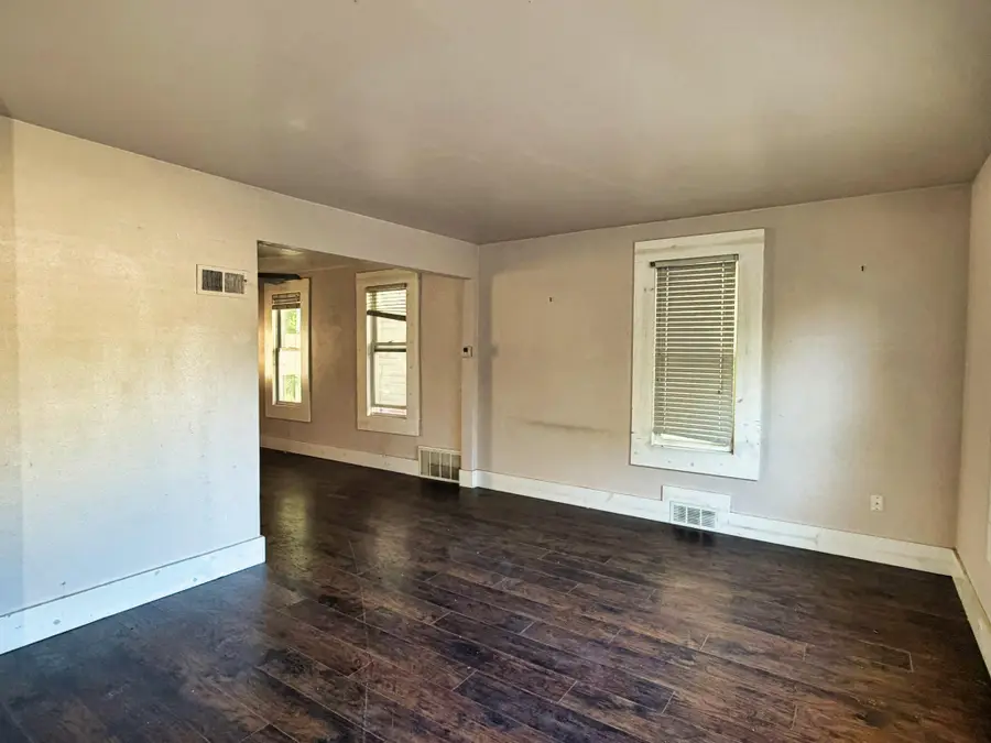 3739 W Kilbourn Ave, Milwaukee, WI 53208 - Image #3