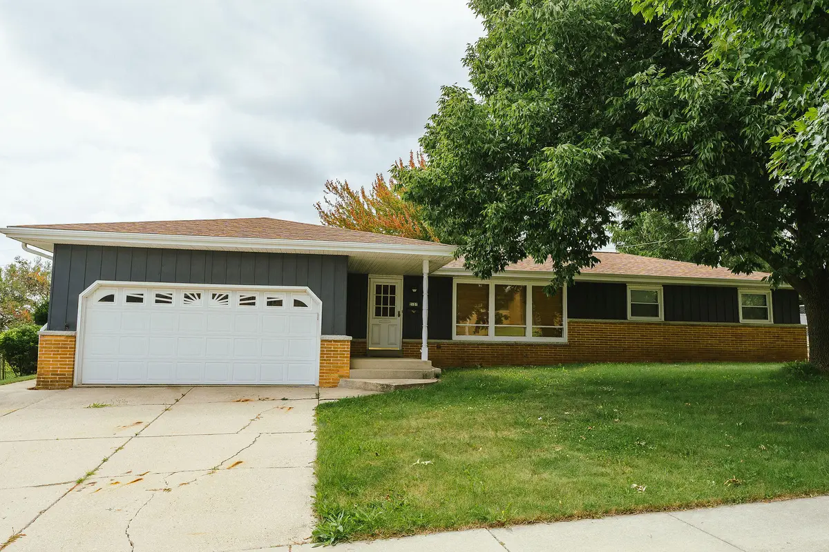 2157 W Henry Ave, Milwaukee, WI 53221 - Image #1