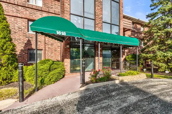 1618 S 115th Ct, West Allis, WI 53214