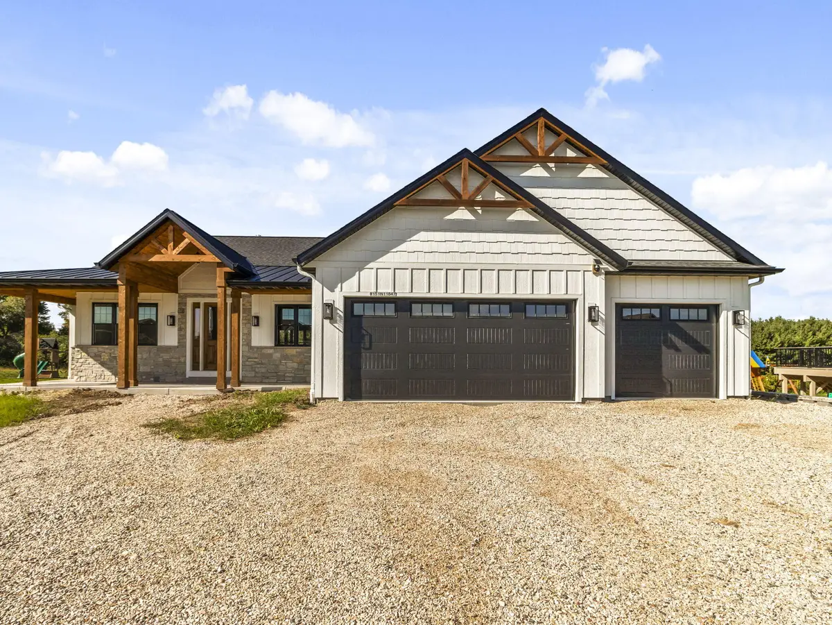 W151N11847 Mistletoe Rd, Germantown, WI 53022 - Image #1