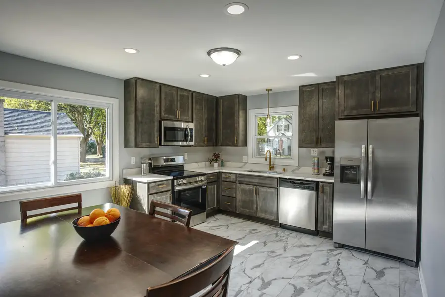 6486 N 42nd St, Milwaukee, WI 53209 - Image #2