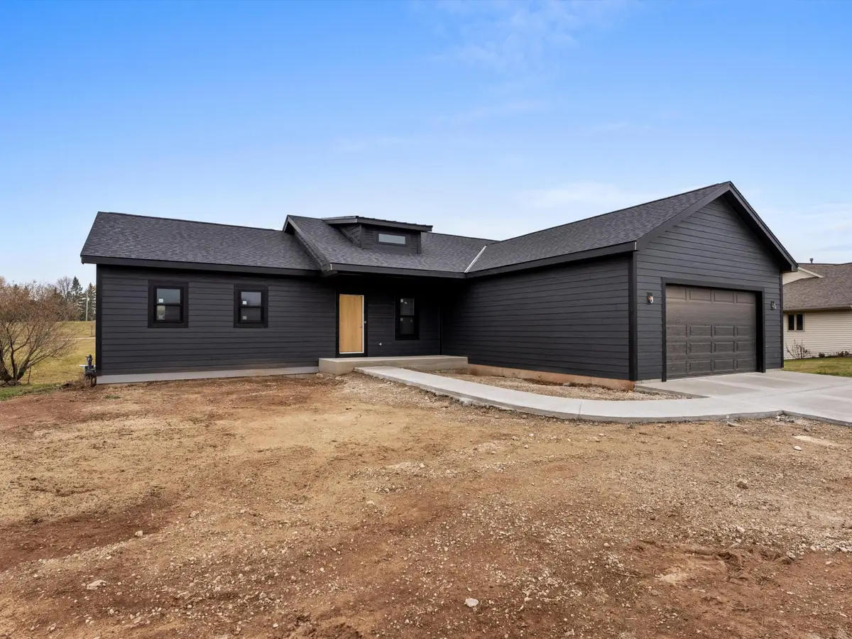 947 Berenschot Trl, Cedar Grove, WI 53013 - Image #1