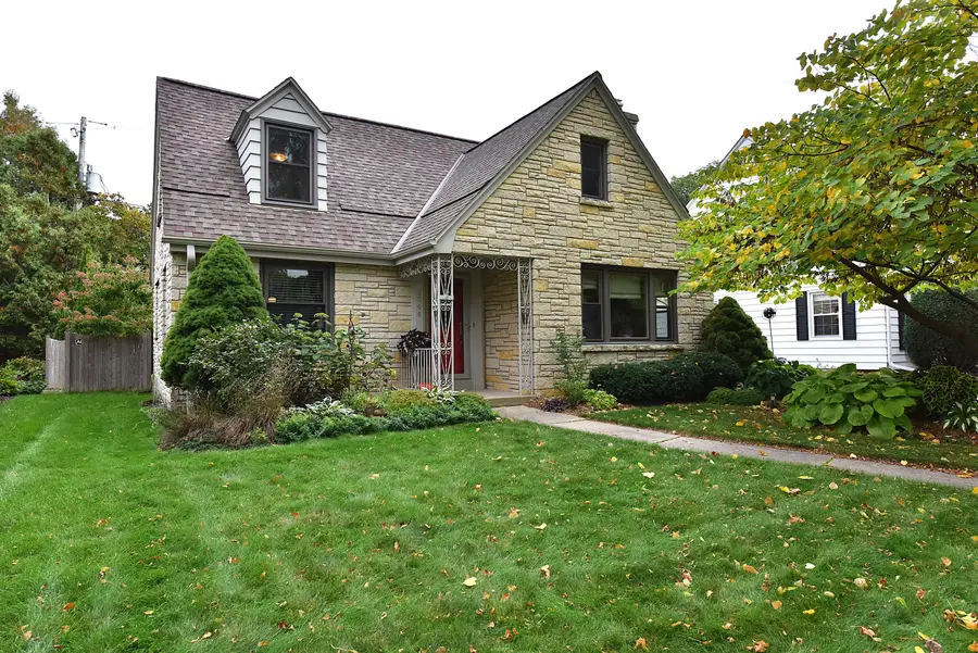 2544 N 94th St, Wauwatosa, WI 53226 - Image #2