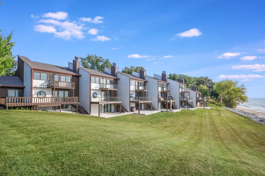 743 Memorial Dr, Manitowoc, WI 54220 - Image #3