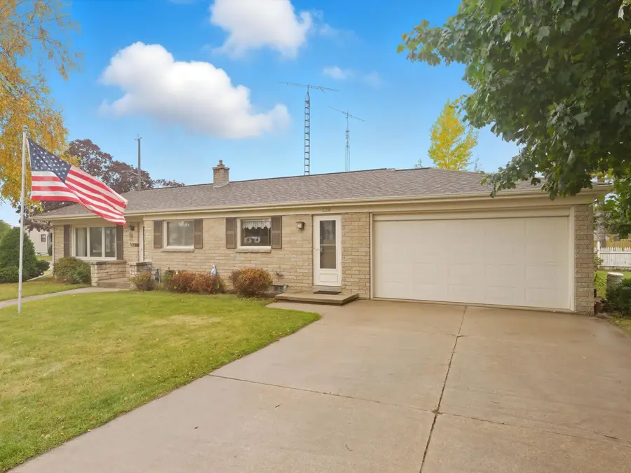 2206 Division St, Manitowoc, WI 54220 - Image #3