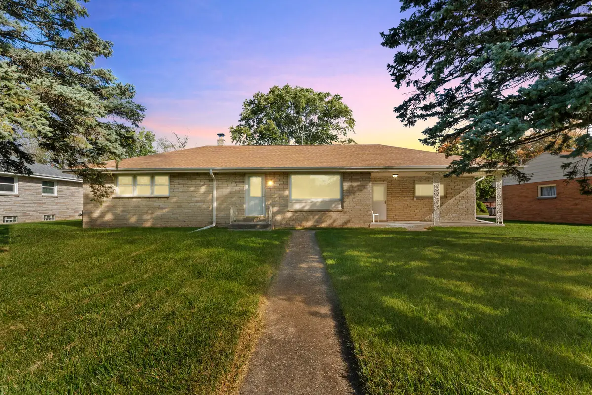 3020 W Edgerton Ave, Greenfield, WI 53221 - Image #1