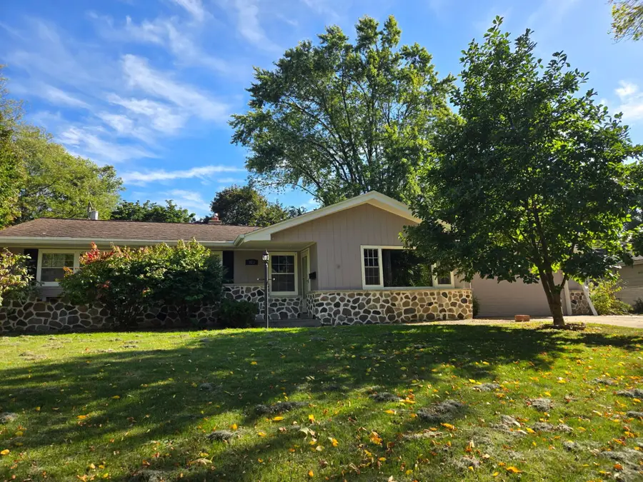 917 E Roberta Ave, Waukesha, WI 53186 - Image #2