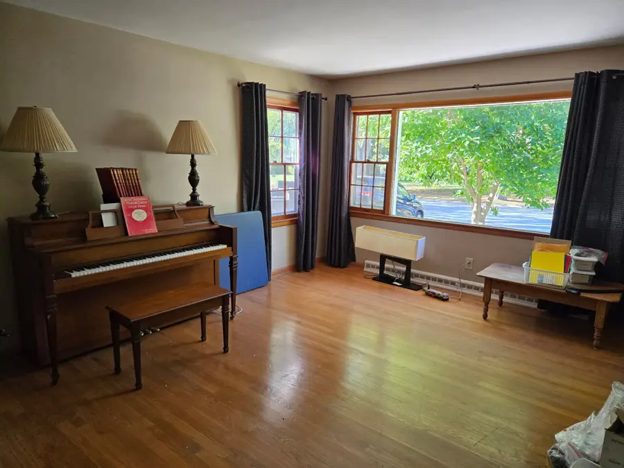 917 E Roberta Ave, Waukesha, WI 53186 - Image #3