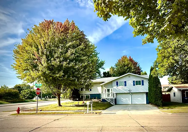 2471 E Mark Dr, Sheboygan, WI 53083