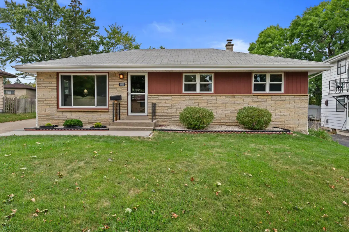 3963 N 98th St, Milwaukee, WI 53222 - Image #1