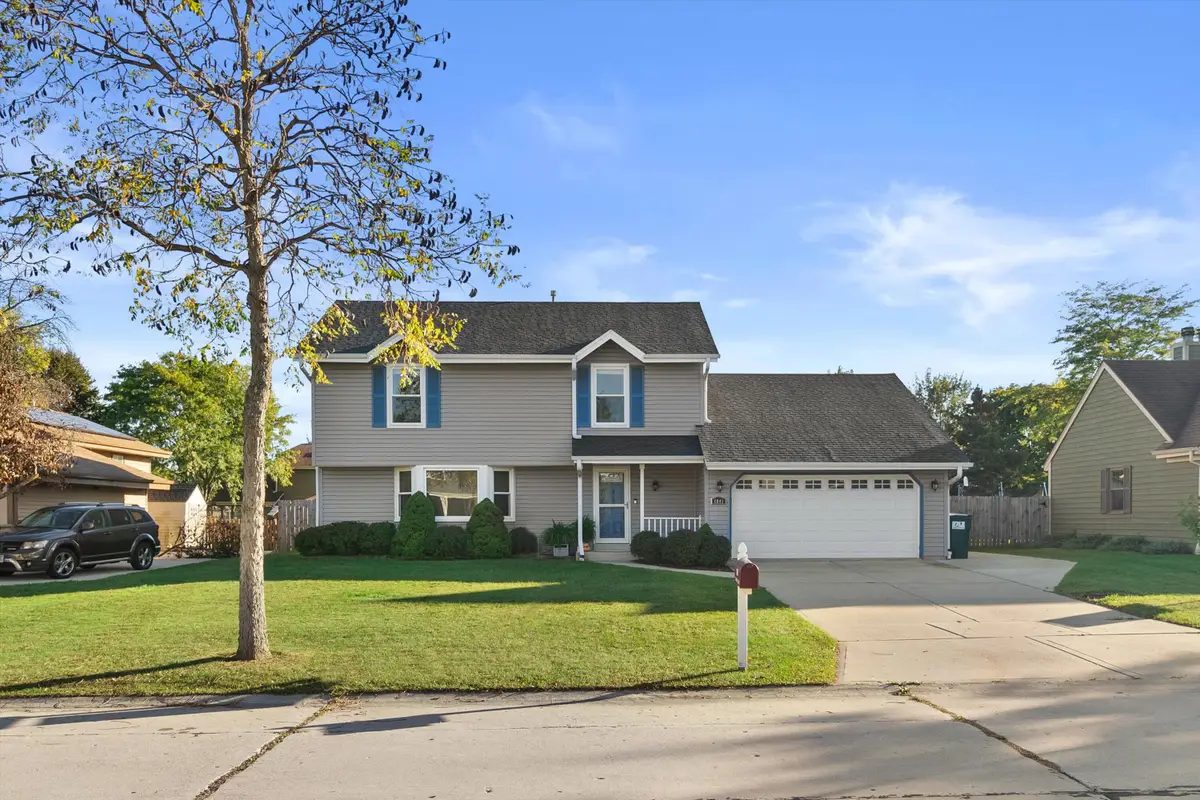 1041 E Mary Ln, Oak Creek, WI 53154 - Image #1