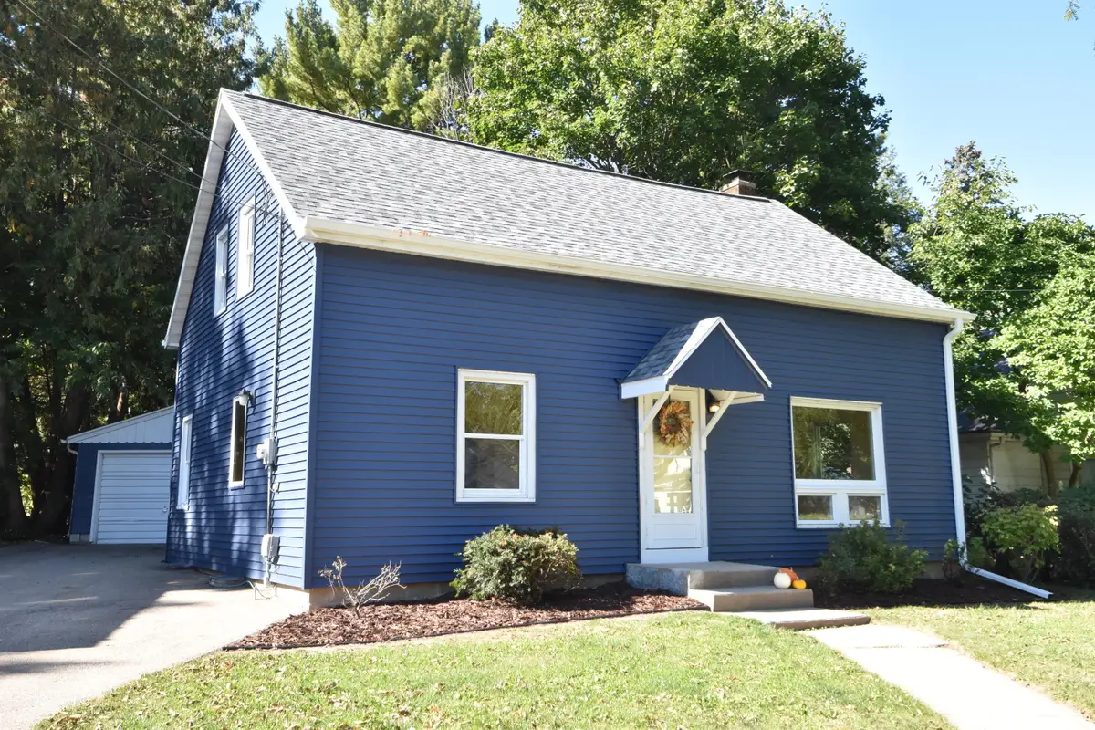 110 Riverlawn Ave, Watertown, WI 53094 - Image #1