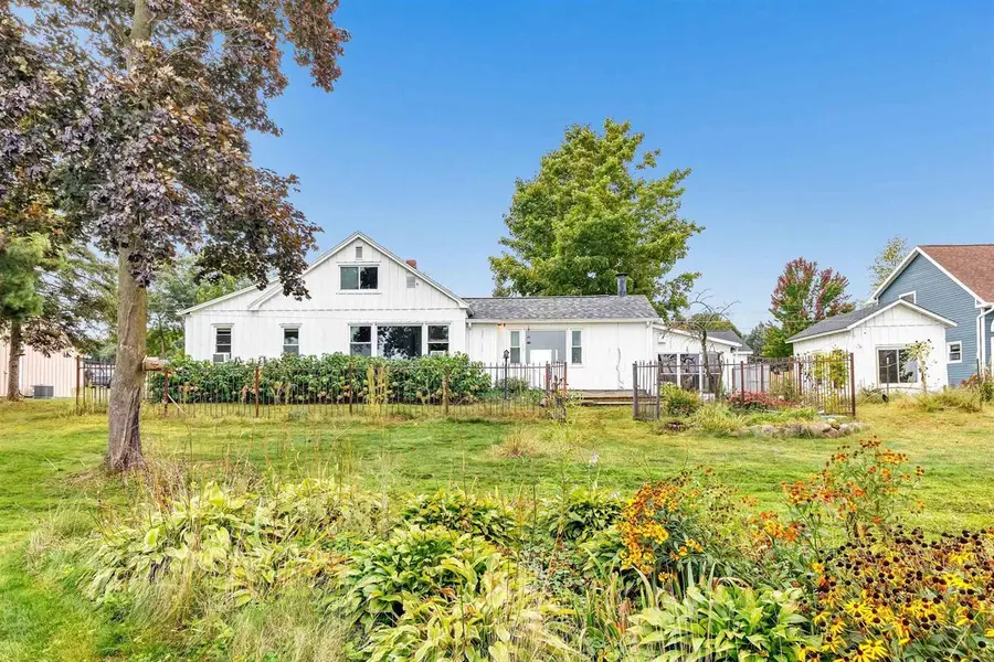 E5698 Waukaunaka St, Royalton, WI 54983 - Image #2