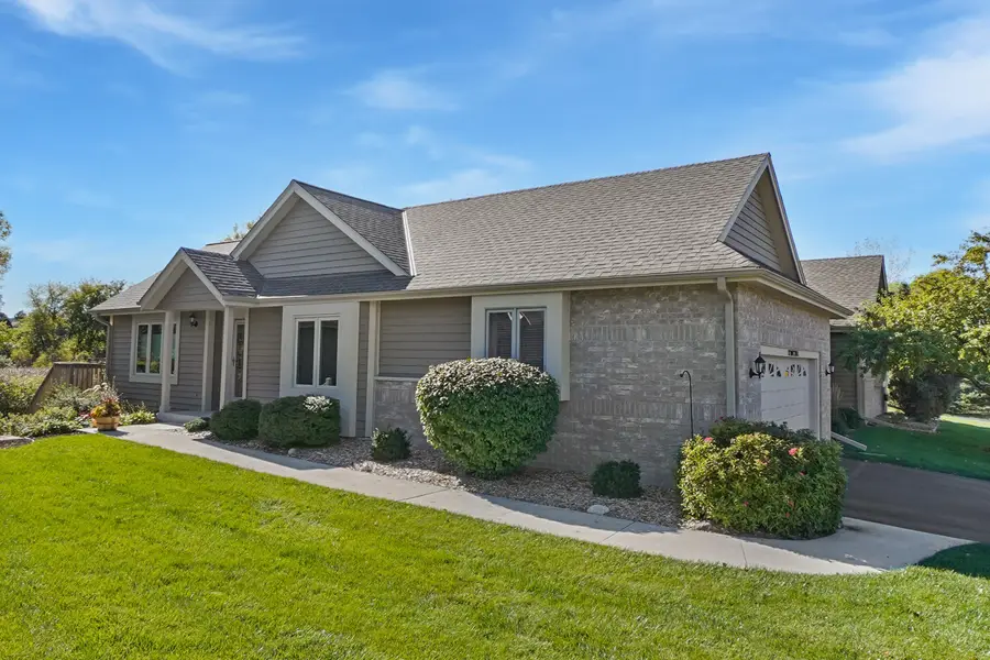 W243N2280 Deer Park Dr, Pewaukee, WI 53072 - Image #3