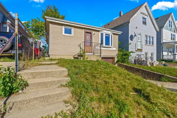 2114 W Vilter St, Milwaukee, WI 53204