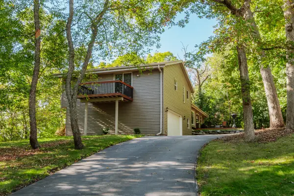 715 Lochtyn Rdg, Wales, WI 53183