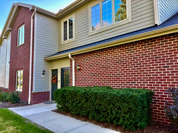 4864 S Forest Ridge Dr, New Berlin, WI 53151