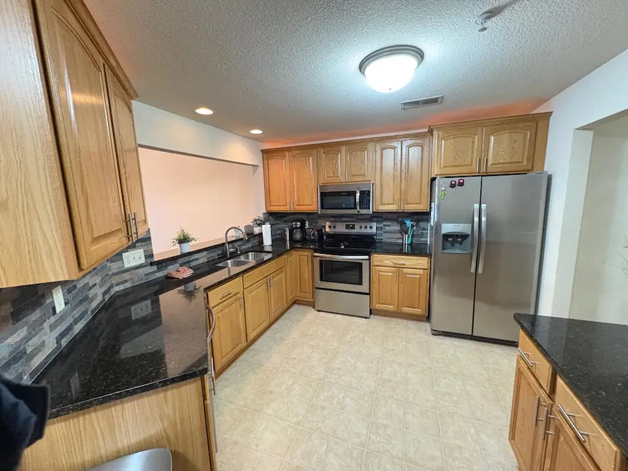 4864 S Forest Ridge Dr, New Berlin, WI 53151 - Image #3