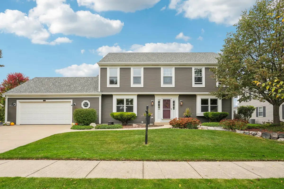 N105W6300 Brenton Ln, Cedarburg, WI 53012 - Image #1