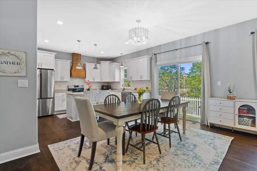 7853 S Ridgewood Dr, Franklin, WI 53132 - Image #2