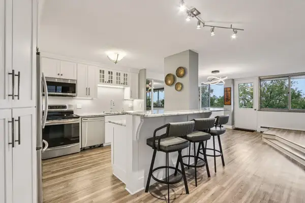 1919 N Summit Ave, Milwaukee, WI 53202