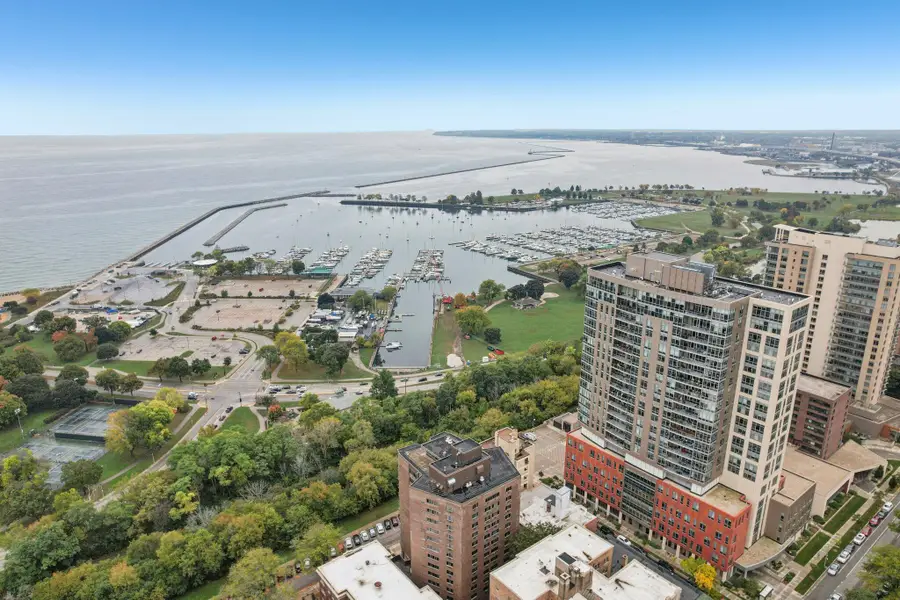 1919 N Summit Ave, Milwaukee, WI 53202 - Image #2