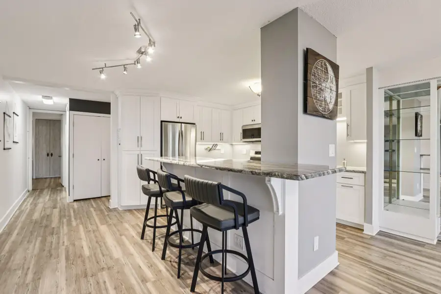 1919 N Summit Ave, Milwaukee, WI 53202 - Image #3