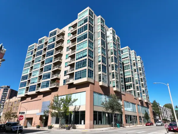 1550 E Royall Pl, Milwaukee, WI 53202