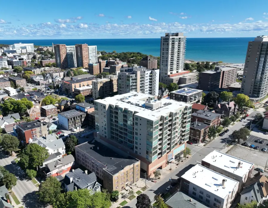 1550 E Royall Pl, Milwaukee, WI 53202 - Image #2