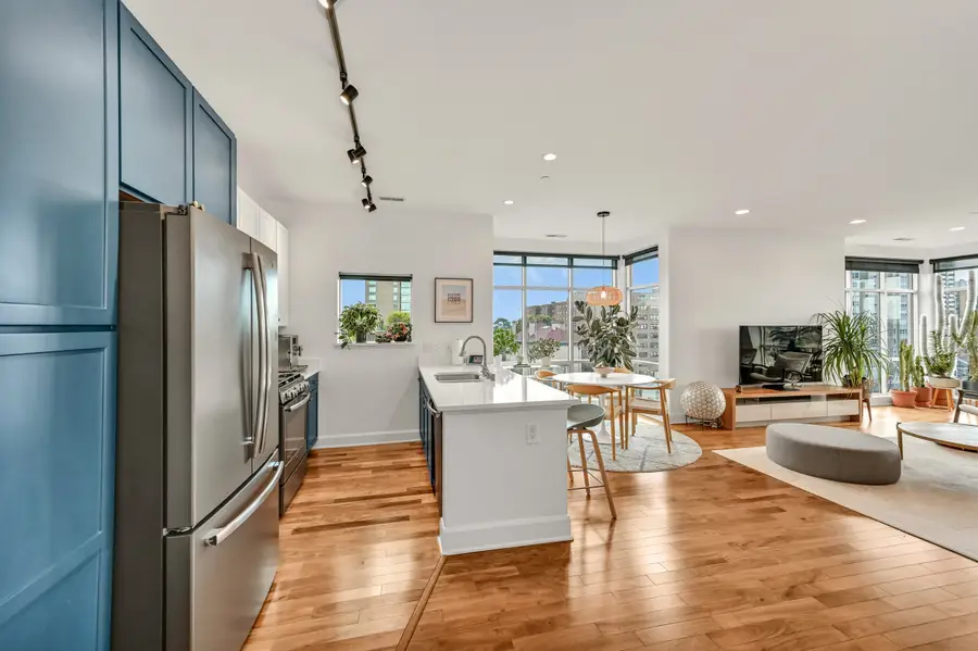 1550 E Royall Pl, Milwaukee, WI 53202 - Image #3