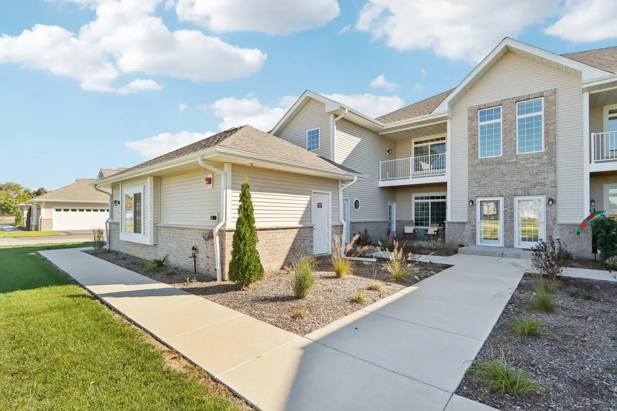 1625 Grey Fox Trl, Mukwonago, WI 53149 - Image #1