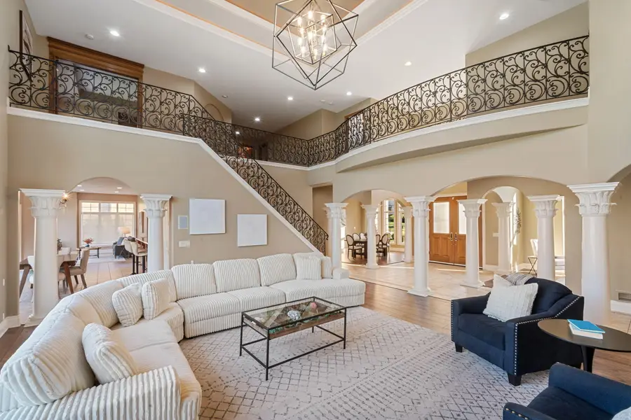 18290 Prairie Falcon Ln, Brookfield, WI 53045 - Image #2