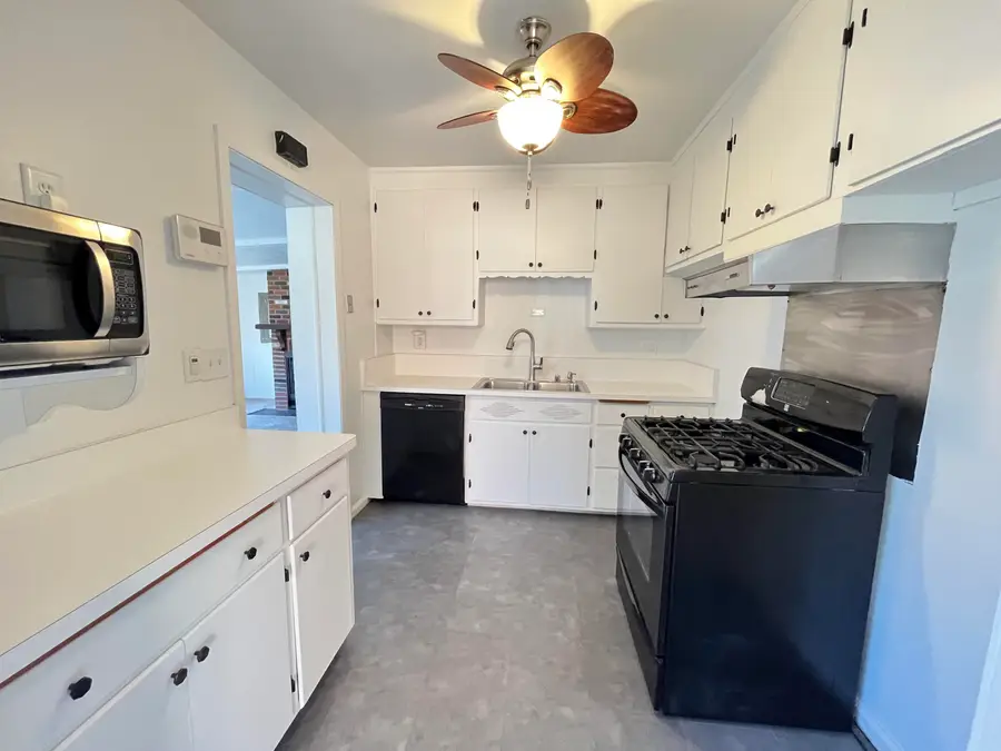 807 Florence Ave, Racine, WI 53402 - Image #2