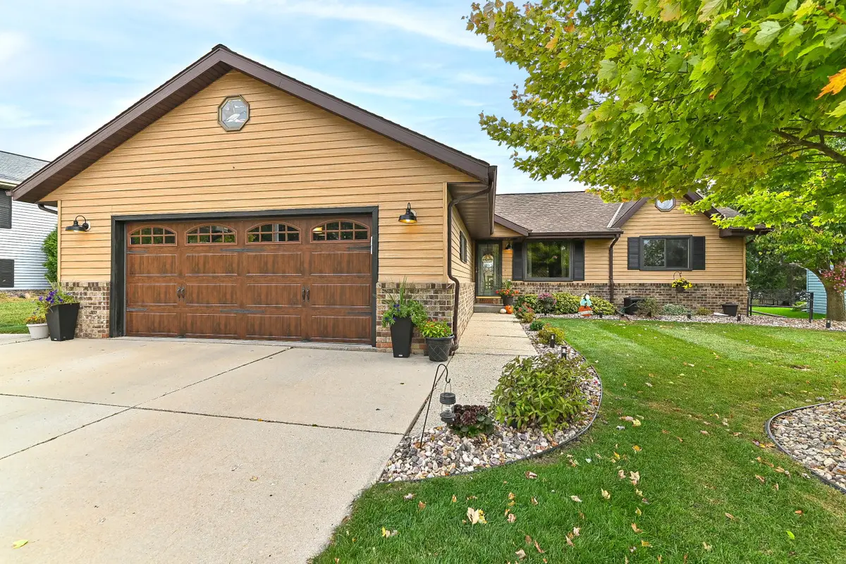1103 Squire Ln, West Bend, WI 53090 - Image #1