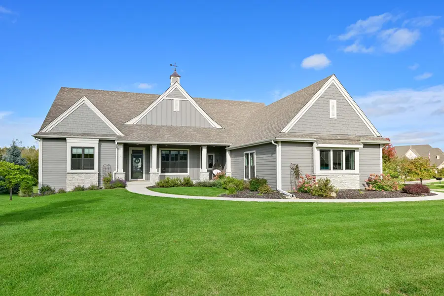W248N2151 Kettle Cove Ct, Pewaukee, WI 53072 - Image #2