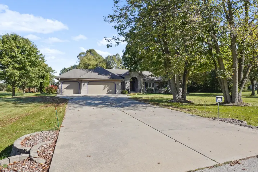 W254S4980 Gruettner Dr, Waukesha, WI 53189 - Image #3