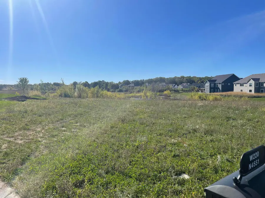 W220N4551 Timber Dr, Pewaukee, WI 53072 - Image #3