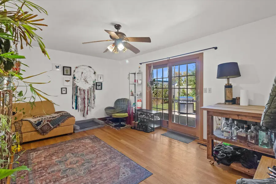 2826 W Green Tree Rd, Glendale, WI 53209 - Image #2